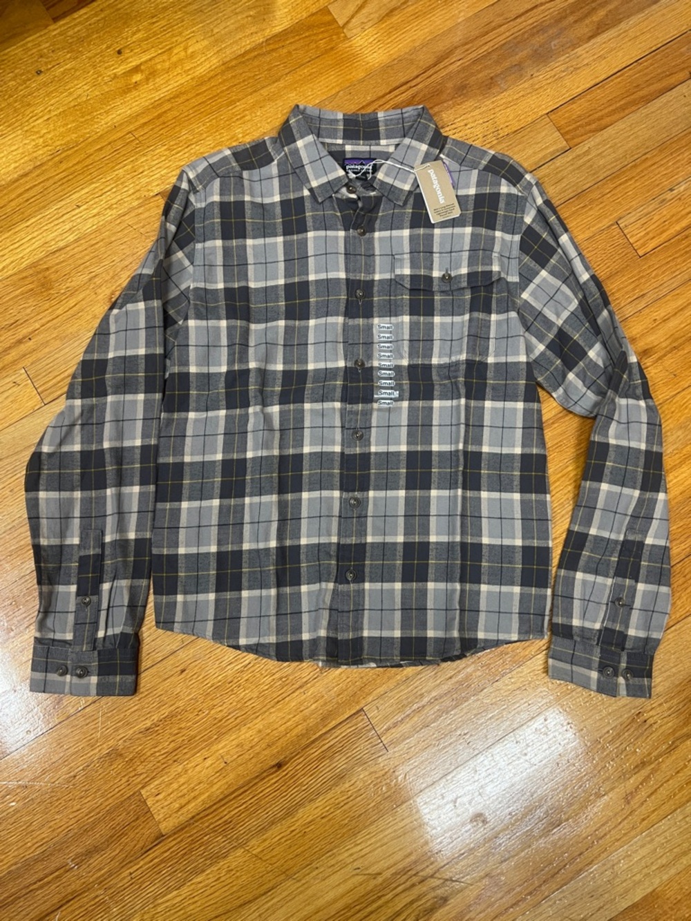 NWT M’s Patagonia LS Cotton In Conversion Flannel Button Up- Beach Plaid/ Grey
